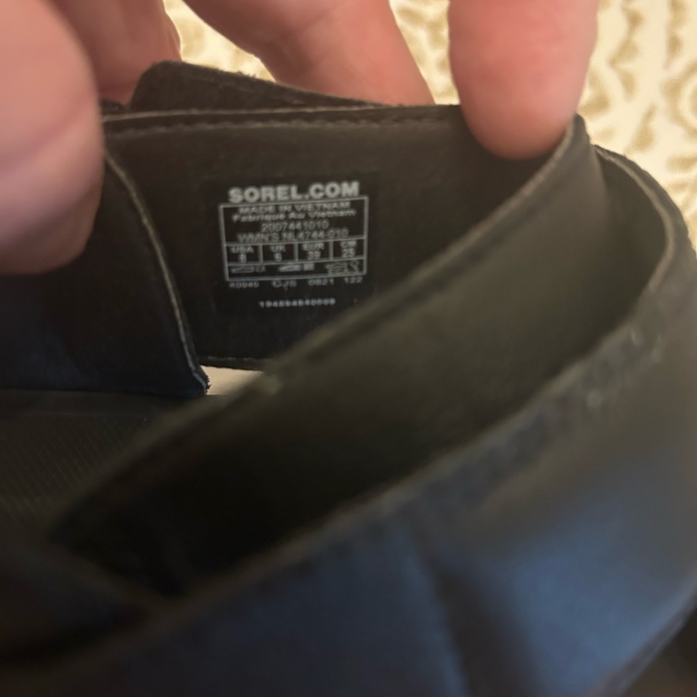 Sorel Black Sporty Sandals -Supportive Sole size 8 like new - make an offer? - Picture 6 of 8